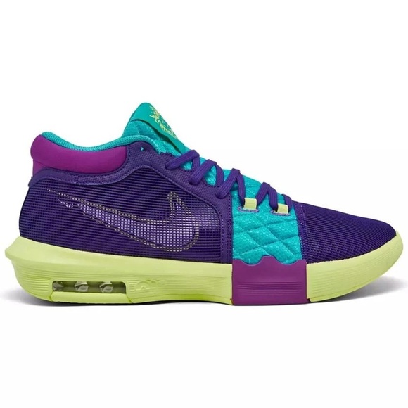 Nike 
Labron james 
Witness 8
Girls purple
NWOT - Picture 1 of 13
